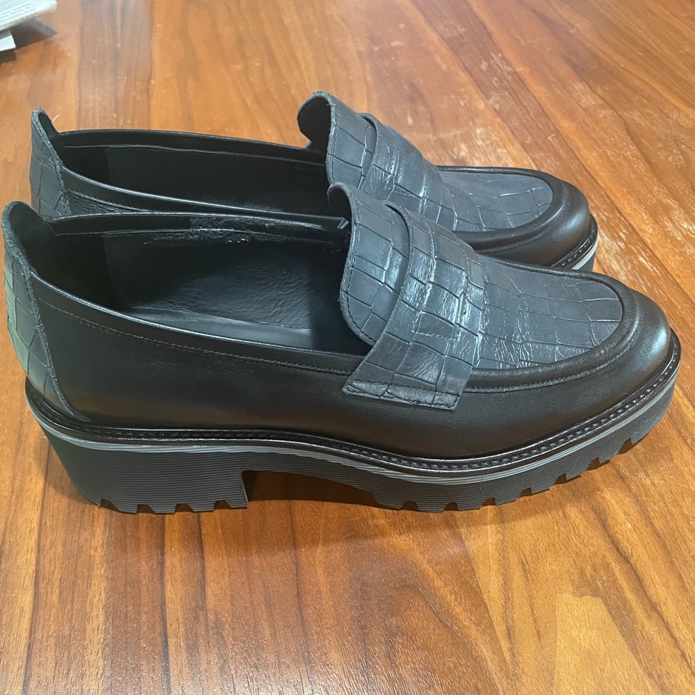 M. Gemi The Elsa gray and black loafer Size 40